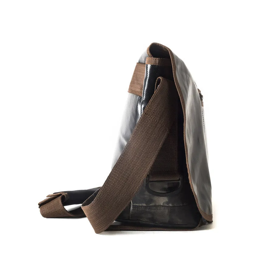 Doer's Messenger Bag in Black Tarp [15"compatible]