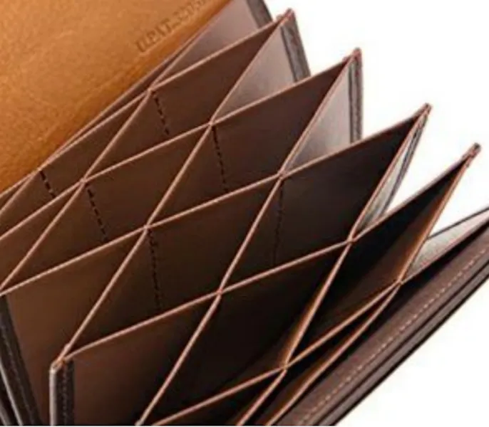 Silky Kip Cow Leather Compact Wallet w/ Honeycell